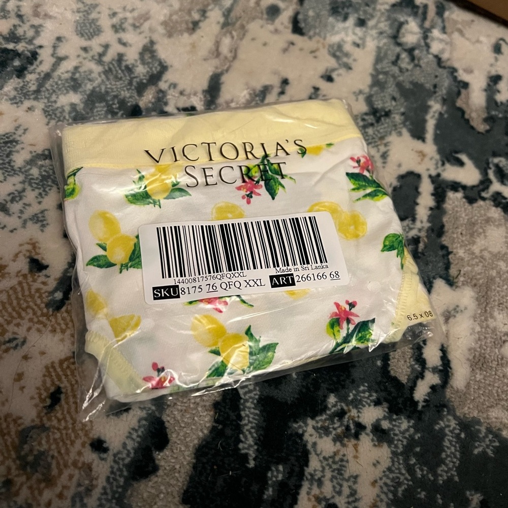 NWT VS Hip-Hugger Panties - Picture 2 of 3